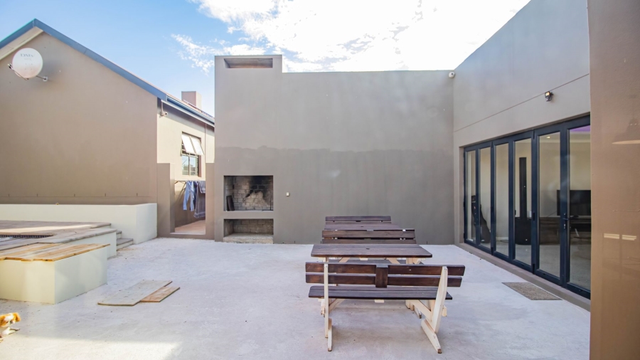 6 Bedroom Property for Sale in Vredenburg Western Cape